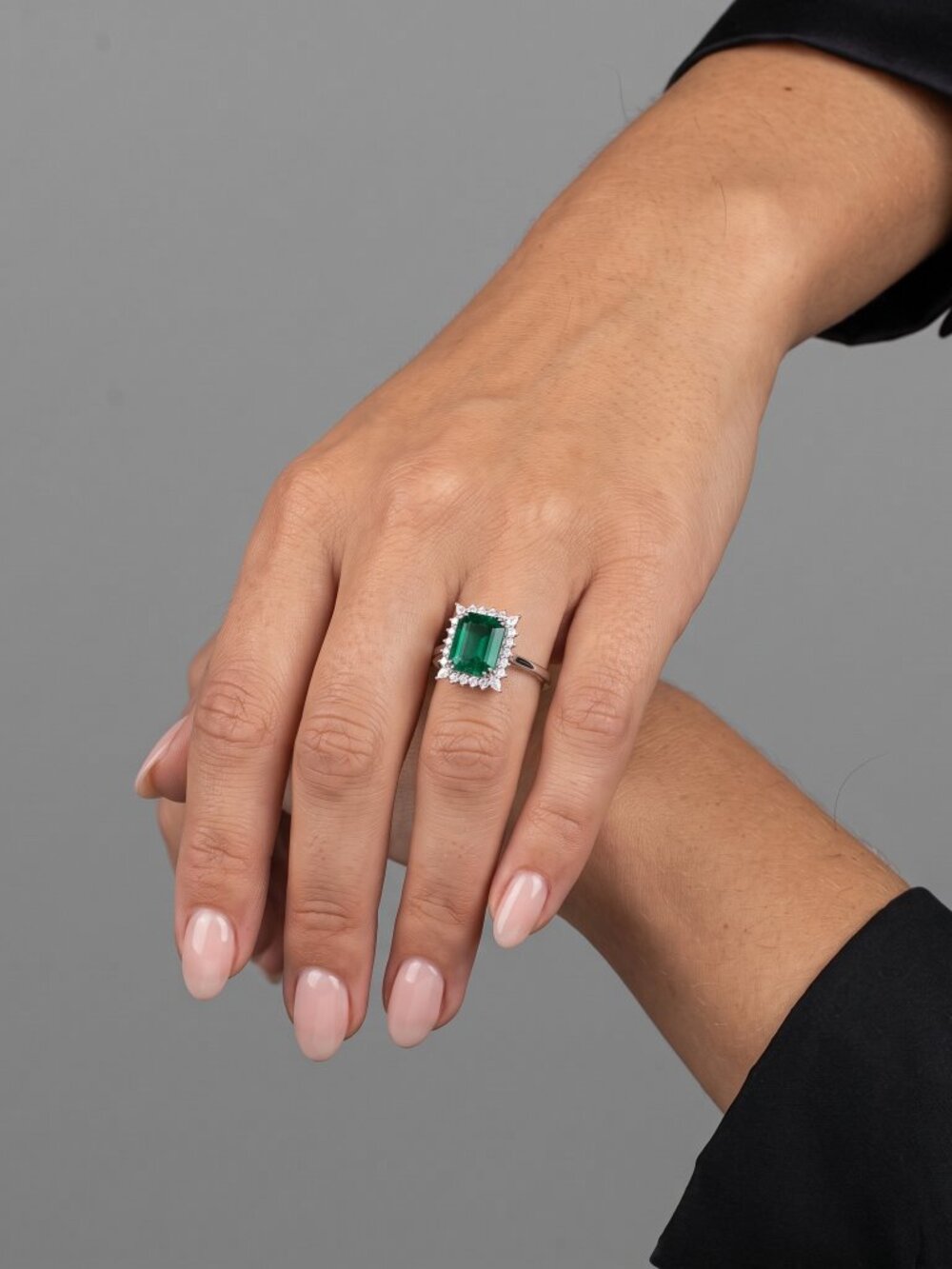 Majestic Emerald Cut 18K White Gold Green Gemstone Ring - Picture 9 of 9